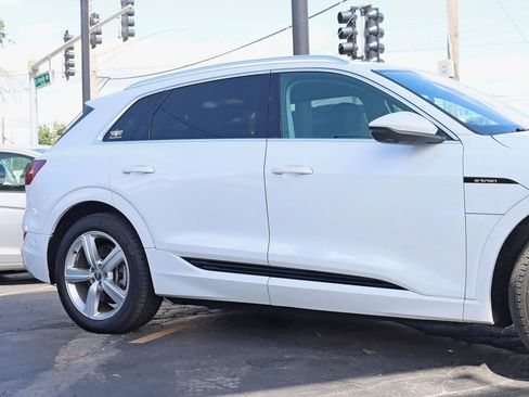 Used 2019 Audi e-tron Premium Plus image 4