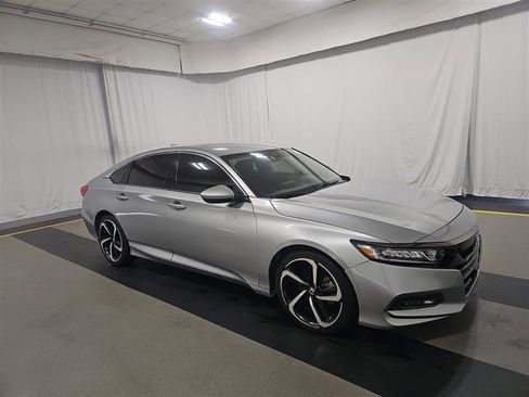 Used 2018 Honda Accord Sport image 3