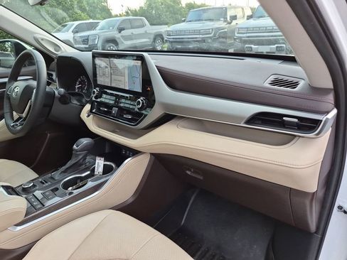 Used 2022 Toyota Highlander Platinum AWD/4WD image 39