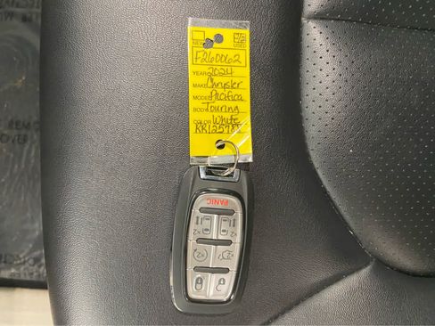 Used 2024 Chrysler Pacifica Touring-L FWD image 42