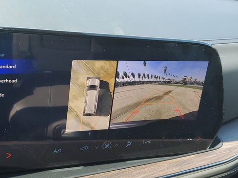 New 2026 Chevrolet Suburban LS image 23