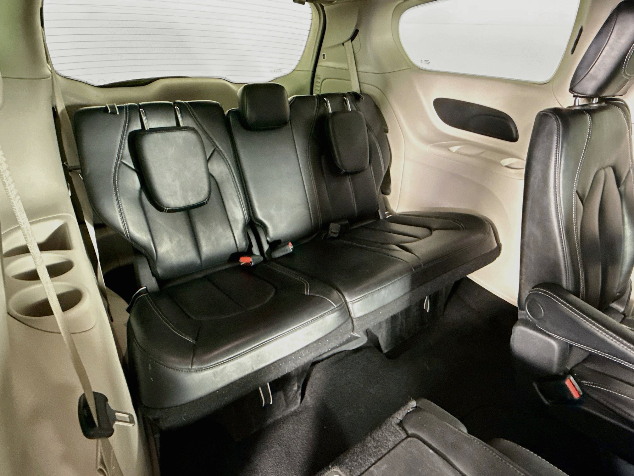 Used 2023 Chrysler Pacifica Touring-L FWD image 32