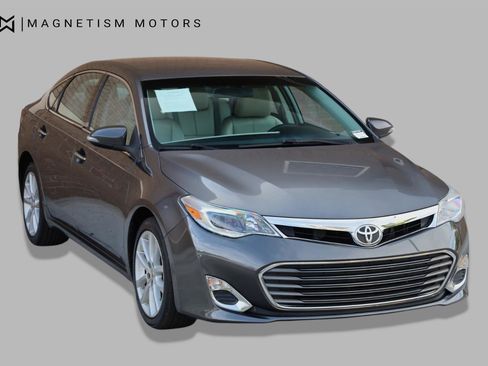 Used 2013 Toyota Avalon XLE FWD image 5