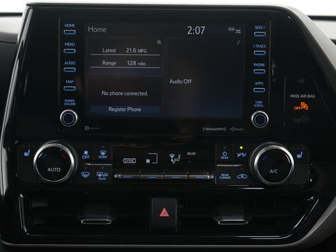 Used 2022 Toyota Highlander XLE image 18