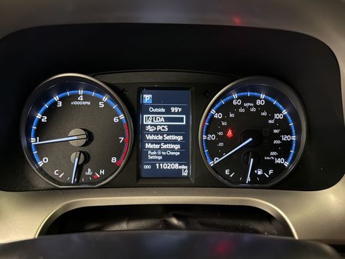 Used 2017 Toyota RAV4 LE FWD image 20