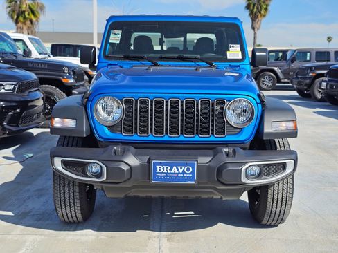 New 2026 Jeep Gladiator Sport AWD/4WD image 2