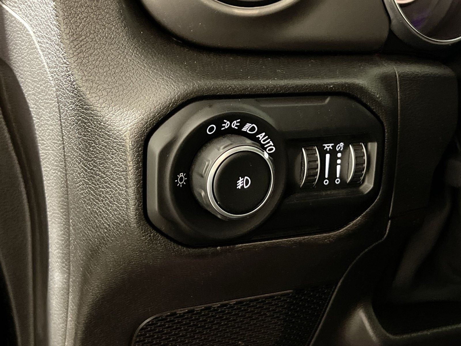 Used 2019 Jeep Wrangler Sport AWD/4WD image 30