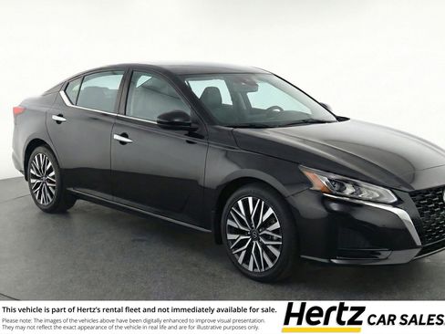 Used 2025 Nissan Altima 2.5 SV FWD image 1