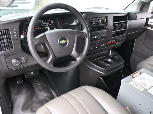 Used 2016 Chevrolet Express 2500 RWD image 5