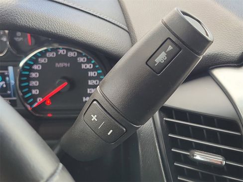 Used 2017 Chevrolet Suburban LT image 12