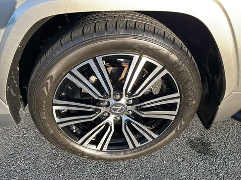 Used 2023 Lexus LX 600 4WD w/ Luxury Package image 35