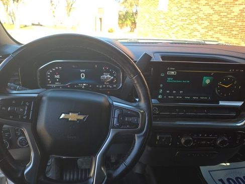 Used 2024 Chevrolet Silverado 2500 LT w/ Convenience Package image 15