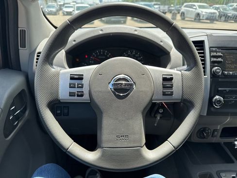 Used 2013 Nissan Frontier SV AWD/4WD image 12