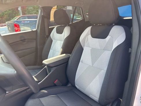 Used 2024 Chevrolet Trax LS w/ LS Convenience Package image 11