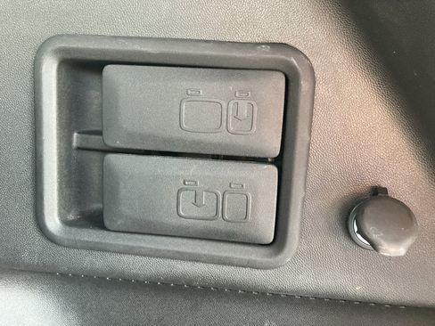 Used 2019 Chevrolet Equinox Premier FWD image 34