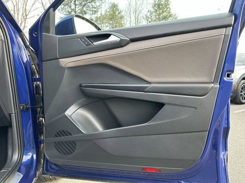 Certified 2023 Volkswagen Taos SEL image 40
