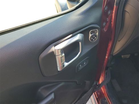 Used 2021 Jeep Wrangler Unlimited Islander image 11