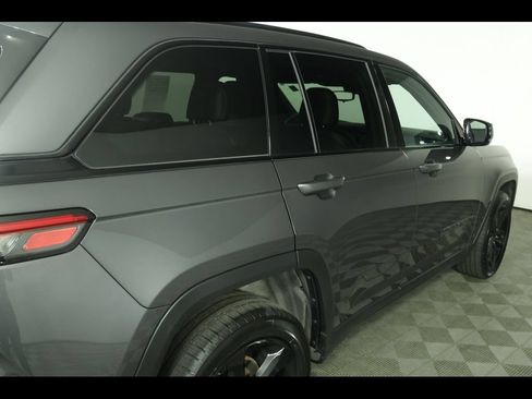 Used 2023 Jeep Grand Cherokee Altitude AWD/4WD image 20