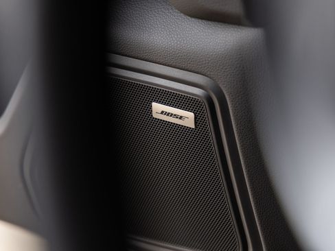 Certified 2026 Porsche Macan AWD/4WD image 24