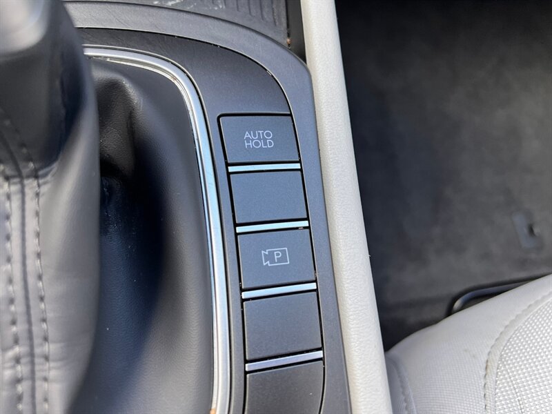 Used 2025 Hyundai Kona SEL AWD/4WD image 35