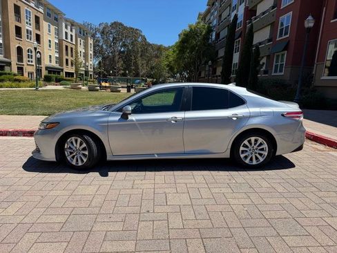Used 2019 Toyota Camry LE w/ Carpet Mat Package FWD image 3