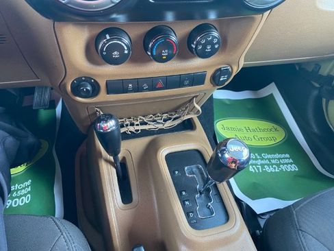 Used 2013 Jeep Wrangler Unlimited Sahara AWD/4WD image 20