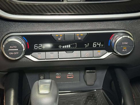 Used 2025 Nissan Altima 2.5 SR w/ SR Premium Package AWD/4WD image 9