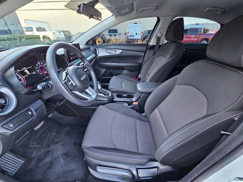 Used 2022 Kia Forte LXS image 17