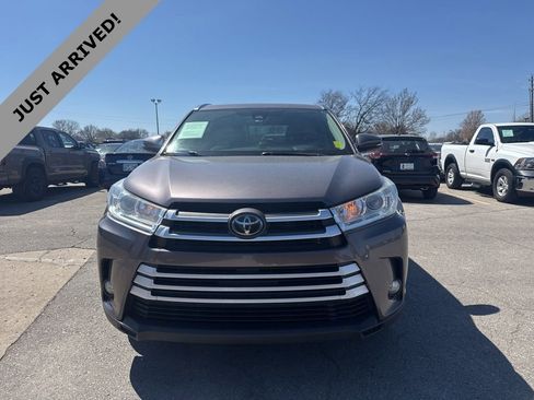 Used 2019 Toyota Highlander XLE image 2