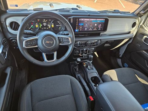 Used 2024 Jeep Wrangler Unlimited Sahara image 26