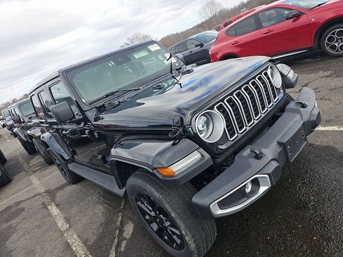 Used 2025 Jeep Wrangler Unlimited Sahara image 6
