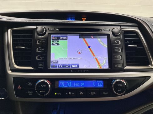 Used 2019 Toyota Highlander Limited Platinum AWD/4WD image 24