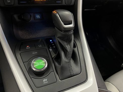 Used 2023 Toyota RAV4 Limited image 19