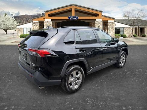 Used 2025 Toyota RAV4 XLE AWD/4WD image 5