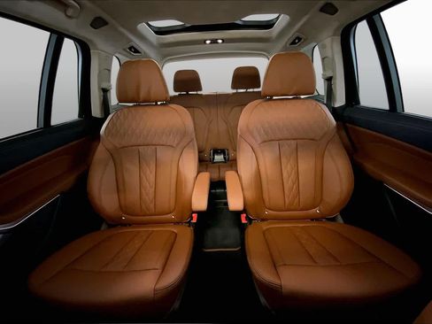 Used 2025 BMW X7 M60i AWD/4WD image 19