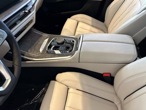 New 2027 BMW X7 xDrive40i w/ Premium Package AWD/4WD image 12