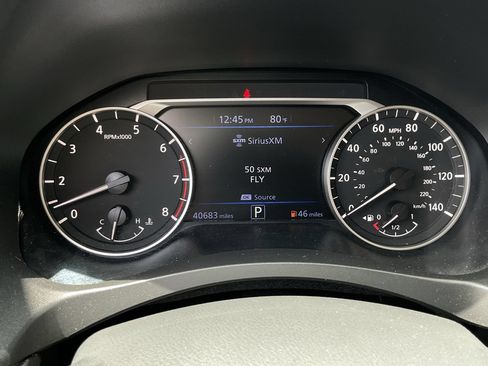 Used 2025 Nissan Altima 2.5 SV FWD image 32