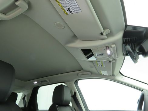 New 2025 Land Rover Discovery Sport S image 18