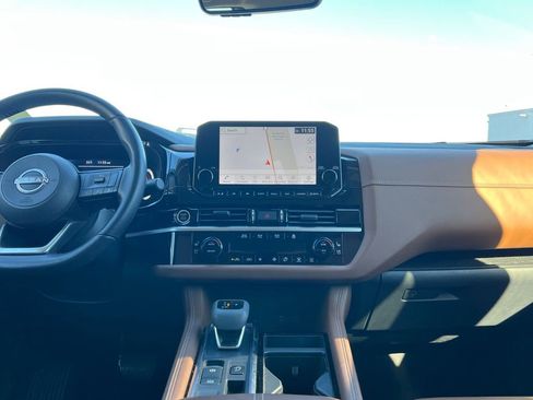 Used 2023 Nissan Pathfinder Platinum w/ Black Appearance Package image 19