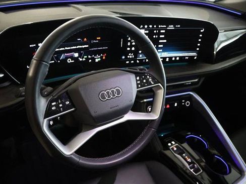 Certified 2025 Audi Q5 Premium w/ Convenience Package AWD/4WD image 13