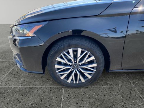Used 2025 Nissan Altima 2.5 SV FWD image 14