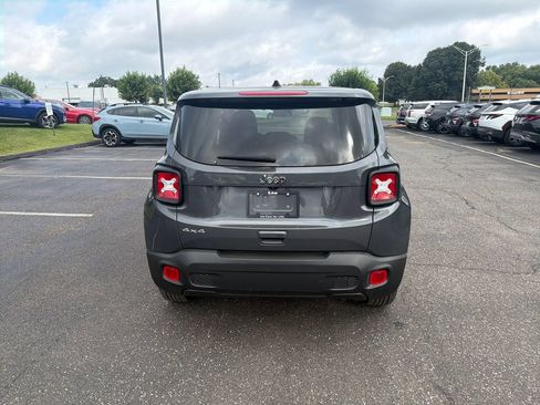 Used 2023 Jeep Renegade Latitude AWD/4WD image 4
