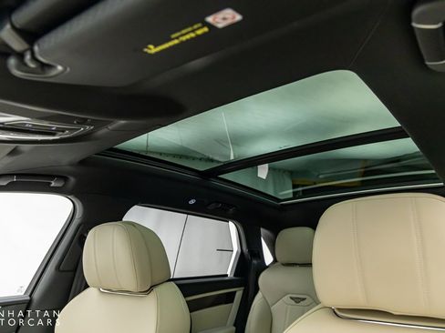Used 2024 Bentley Bentayga Extended Wheelbase image 20
