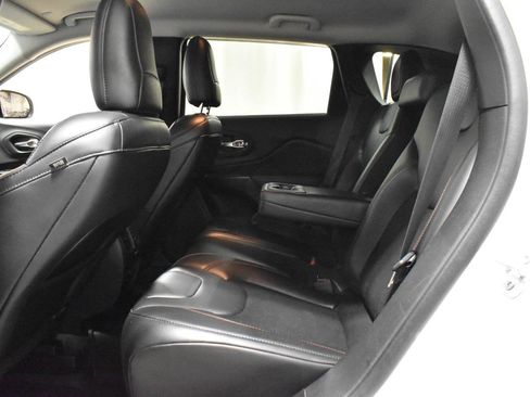 Used 2020 Jeep Cherokee Trailhawk w/ Comfort & Convenience Group image 5