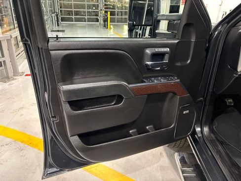Used 2018 GMC Sierra 2500 SLT w/ Duramax Plus Package AWD/4WD image 15