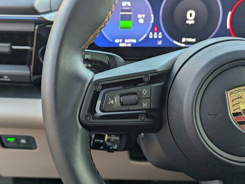 Used 2025 Porsche Macan Electric image 27