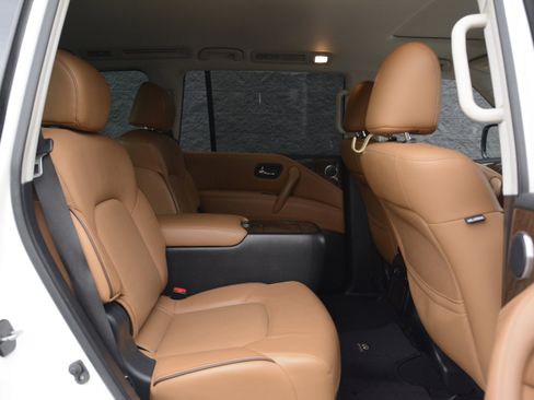 Used 2017 INFINITI QX80 Signature Edition RWD image 33