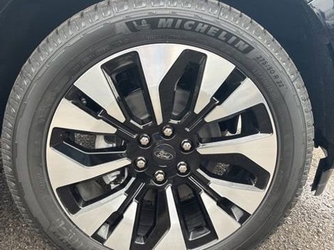 New 2026 Ford Expedition Platinum image 10