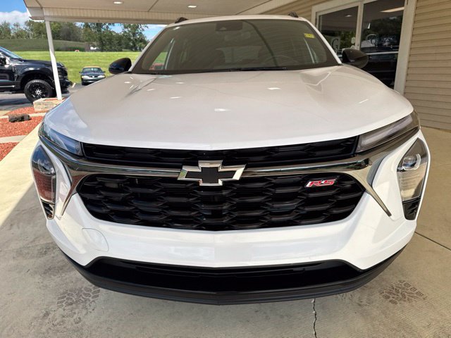 Used 2024 Chevrolet Trax RS w/ Sunroof Package FWD image 11