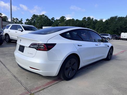 Used 2022 Tesla Model 3 Long Range AWD/4WD image 7